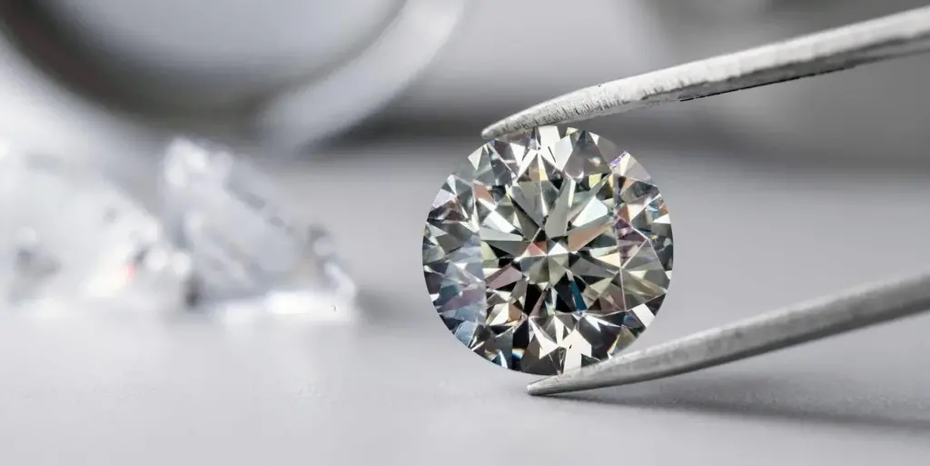 8 Considerations for Selecting a Diamond Pendant in 2024